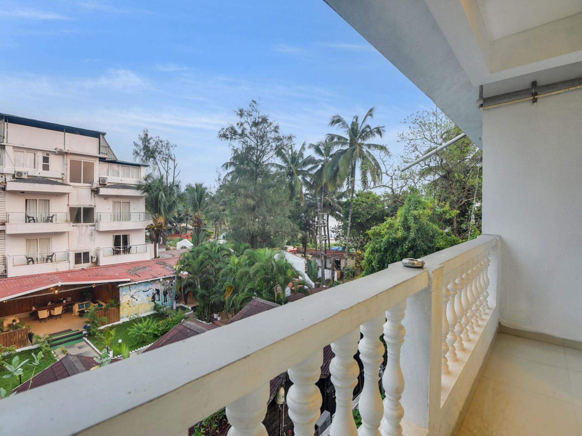 Collection O Morjim Sea Wave Hotel Exterior foto